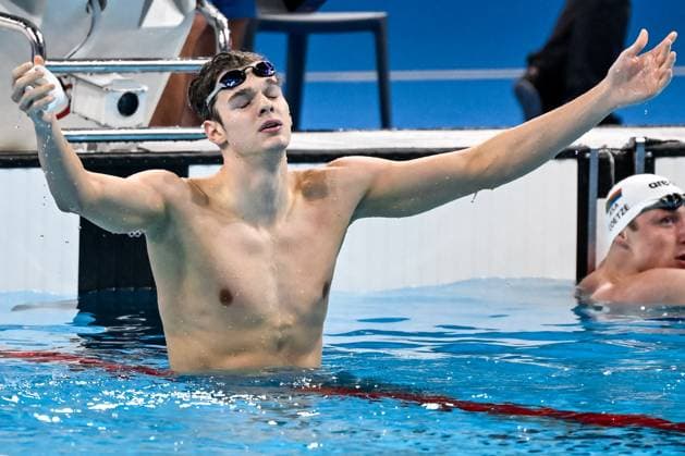 Hubert Kos of Hungary celebrates after winning the gold medal in the swimming 200m Backstroke Men Final during the Paris 2024 Olympic Games, Olympische Spiele, Olympia, OS at La Defense Arena in Paris (France), August 01, 2024. Andrea Masini