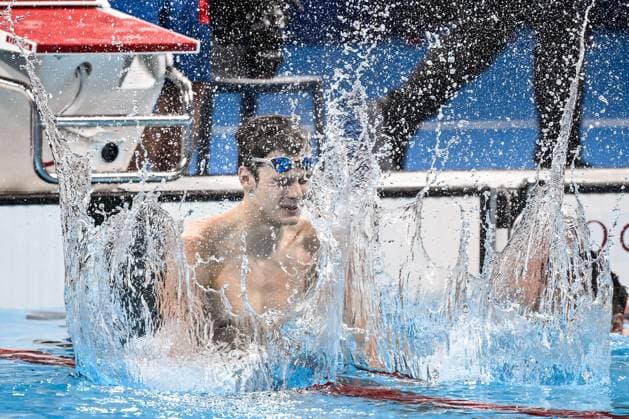 Hubert Kos of Hungary celebrates after winning the gold medal in the swimming 200m Backstroke Men Final during the Paris 2024 Olympic Games, Olympische Spiele, Olympia, OS at La Defense Arena in Paris (France), August 01, 2024. Andrea Masini