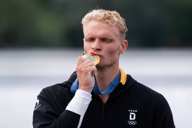 ZEIDLER Oliver Germany celebrates victory on the podium at the award ceremony, FRA, Olympic Games Paris 2024, Rowing, Mens Single Final, 03 08 2024 FRA, Olympic Games Paris 2024, Rowing, Mens Single Final, 03 08 2024 Vaires sur Marne Copyright: xEibner-Pressefoto Memmlerx EP_MMR