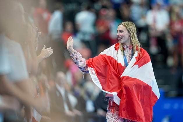 NANTERRE, FRANCE AUGUST 3 Summer Mcintosh of Canada celebrated by the fans for her Gold Medal during the Women s 200m Individual Medley Medals Ceremony on day eight of the Olympic Games Paris 2024 at Paris La Defense Arena on August 3, 2024 in Nanterre, France Nanterre Paris La Defense Arena France Copyright: xJustPictures.ch EurasiaxSportxImagesx jp-en-EuSpIm-JPH01943