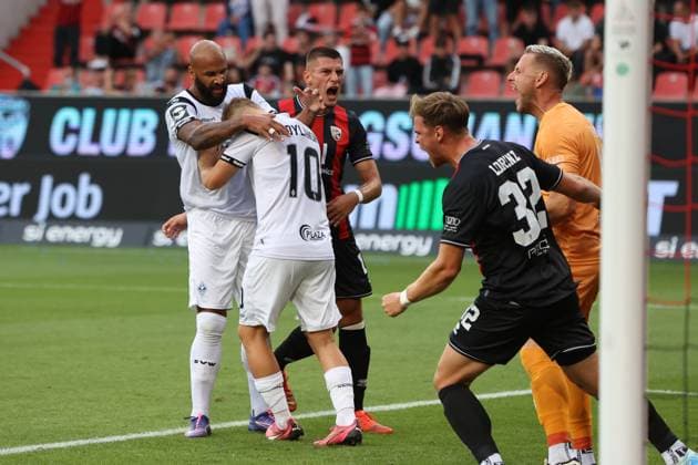 3 Liga FC Ingolstadt SV Waldhof Mannheim 04 08 2024 Terrence BOYD Waldhof 13 has to consolate Martin KOBYLANSKI Waldhof 10 after his missed penalty Marius FUNK FCI 1 on the other hand is happy Copyright: xBEAUTIFULxSPORTS Goldbergx