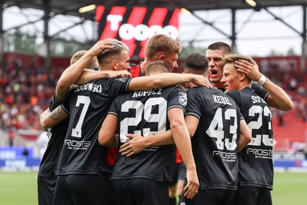3 Liga FC Ingolstadt 04 SV Waldhof Mannheim Goal Cheer Goal 1 0 Felix Keidel 43, FCI Moritz Seiffert 23, FCI Dennis Borkowski 7, FCI David Kopacz 29, FCI Benjamin Kanuric 8, FCI Mladen Cvjetinovic 19, FCI 3 Liga FC Ingolstadt 04 Season 2024 2025 SV Waldhof Mannheim