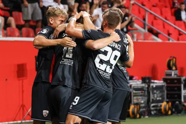 3 Liga FC Ingolstadt 04 SV Waldhof Mannheim Goal Cheer Goal Sebastian Grönning 11, FCI 2 0 with Mladen Cvjetinovic 19, FCI Dennis Borkowski 7, FCI Max Dittgen 10, FCI Max Plath 14 FCI Simon Lorenz 32, FCI 3 Liga FC Ingolstadt 04 Season 2024 2025 SV Waldhof Mannheim