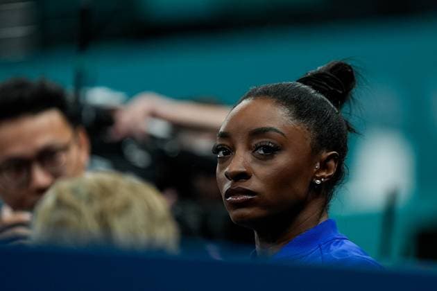 PARIS, FRANCE AUGUST 5 Simone Biles of United States looks dejected and disappointed after her performance during the Women s Balance Beam Final on day ten of the Olympic Games Paris 2024 at Bercy Arena on August 5, 2024 in Paris, France Paris Bercy Arena France Copyright: xJustPictures.ch DanielaxPorcellix jp-en-EuSpIm-20240805-_DP2031DP12555