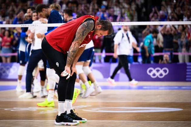 05 08 2024, Paris, Arena Paris South Volleyball, Olympic Games, quarter-finals, France FRA vs Germany GER Georg Grozer 9 GER disappointed disappointed sad after defeat