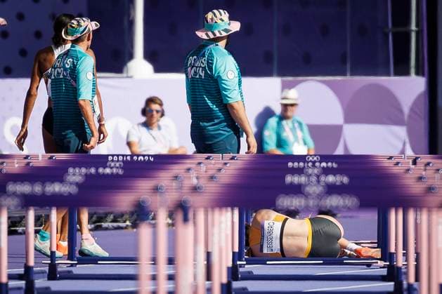 Olympic Games Athletics Paris, 08 08 2024 Sophie Weißenberg TSV Bayer 04 Leverkusen GER injured while warming up for the 100m hurdles Olympic Games Athletics on 08 08 2024 at the Stade de France in Paris France Copyright: xBEAUTIFULxSPORTS AxelxKohringx