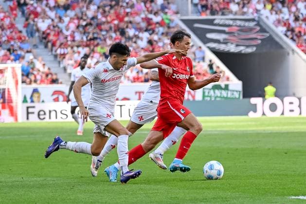 Max Rosenfelder SC Freiburg, 37 on the ball GER, SC Freiburg AC Florence, Football, Season 2024 2025, Test match, 10 08 2024 GER, SC Freiburg AC Florence, Football, Season 2024 2025, Test match, 10 08 2024 Freiburg Copyright: xEibner-Pressefoto ThomasxHessx EP_THS