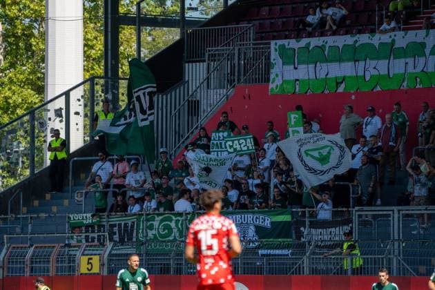 11 08 2024, xhfmx, Fußball Regionalliga Suedwest, FSV Mainz 05 U23 FC 08 Homburg emspor, Fans in Mainz DFL DFB REGULATIONS PROHIBIT ANY USE OF PHOTOGRAPHS as IMAGE SEQUENCES and or QUASI VIDEO Mainz