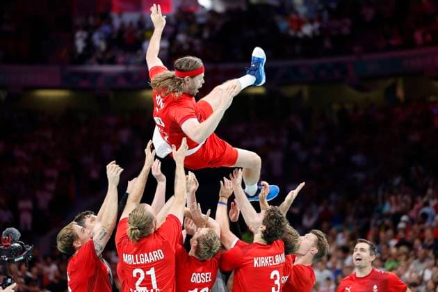 Final cheer Mikkel HANSEN DEN is thrown up by his teammates to say goodbye, cheers, joy, enthusiasm, action handball men Germany GER vs Denmark DEN , final score 26 39, final, game 38, on 11 08 2024, Olympic Games Paris 2024 France