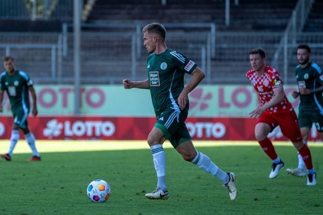 11 08 2024, xhfmx, Soccer Regionalliga Suedwest, FSV Mainz 05 U23 FC 08 Homburg emspor, v l Max Dombrowka FC 08 Homburg , Denis Linsmayer 1 FSV Mainz 05 II , Leon Petö FC 08 Homburg DFL DFB REGULATIONS PROHIBIT ANY USE OF PHOTOGRAPHS as IMAGE SEQUENCES and or QUASI VIDEO Mainz