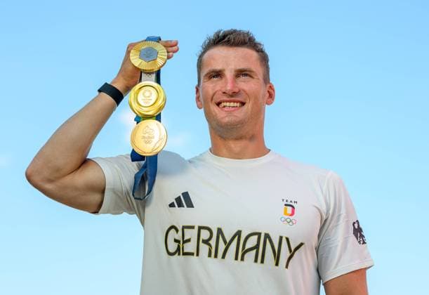 Tom Liebscher with his three Olympic gold medals from Rio de Janeiro, Tokyo and Paris, Reception for canoeist Tom Liebscher Lucz at the Oehmestraße boathouse at the Dresden Canoe Club after his gold medal at the Olympic Games in Paris, 13 08 2024, Canoe, Four-man kayak, Kayak, Canoeist, KC Dresden,