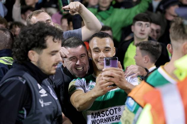 UEFA Europa League Third Qualifying Round Second Leg, Tallaght Stadium, Dublin 15 8 2024 Shamrock Rovers vs Celje Shamrock Rovers Graham Burke celebrates with fans after the game Graham Burke celebrates with fans after the game 15 8 2024  Copyright: x INPHO LaszloxGeczox LG_004550