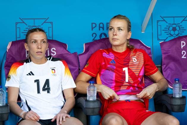 Elisa Senß Germany, 14 , Merle Frohms Germany, 01 , FRA, Olympic Games Paris 2024, Football Women, Germany GER vs Australia AUS , 1 Matchday, Group B, 25 07 2024 FRA, Olympic Games Paris 2024, Football Women, Germany GER vs Australia AUS , 1 Matchday, Group B, 25 07 2024 Marseille Copyright: xEibner-Pressefoto Memmlerx EP_MMR
