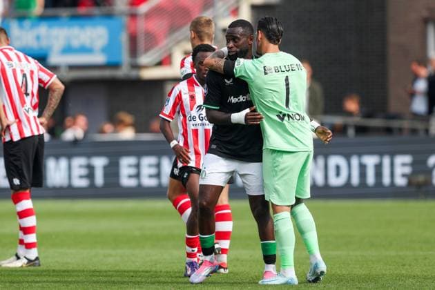 2024-08-25 Sparta Rotterdam v Feyenoord - Dutch Eredivisie ROTTERDAM, NETHERLANDS - AUGUST 25: Nick Olij of Sparta Rotterdam and Lutsharel Geertruida of Feyenoord during the Dutch Eredivisie match between Sparta Rotterdam and Feyenoord at Sparta-stadion Het Kasteel on August 25, 2024 in Rotterdam, Netherlands. (Photo by Hans van der Valk BSR Agency) Rotterdam Netherlands Content not available for redistribution in The Netherlands directly or indirectly through any third parties. Copyright: xBSRxAgencyx