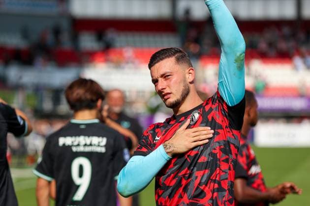 2024-08-25 Sparta Rotterdam v Feyenoord - Dutch Eredivisie ROTTERDAM, NETHERLANDS - AUGUST 25: Goalkeeper Justin Bijlow of Feyenoord saying goodbye to the supporters during the Dutch Eredivisie match between Sparta Rotterdam and Feyenoord at Sparta-stadion Het Kasteel on August 25, 2024 in Rotterdam, Netherlands. (Photo by Hans van der Valk BSR Agency) Rotterdam Netherlands Content not available for redistribution in The Netherlands directly or indirectly through any third parties. Copyright: xBSRxAgencyx