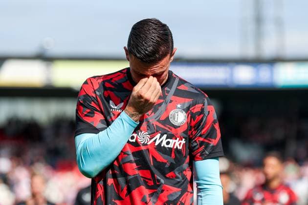 2024-08-25 Sparta Rotterdam v Feyenoord - Dutch Eredivisie ROTTERDAM, NETHERLANDS - AUGUST 25: Goalkeeper Justin Bijlow of Feyenoord is emotional during is goodbye to the supporters of Feyenoord during the Dutch Eredivisie match between Sparta Rotterdam and Feyenoord at Sparta-stadion Het Kasteel on August 25, 2024 in Rotterdam, Netherlands. (Photo by Hans van der Valk BSR Agency) Rotterdam Netherlands Content not available for redistribution in The Netherlands directly or indirectly through any third parties. Copyright: xBSRxAgencyx