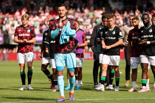 2024-08-25 Sparta Rotterdam v Feyenoord - Dutch Eredivisie ROTTERDAM, NETHERLANDS - AUGUST 25: Goalkeeper Justin Bijlow of Feyenoord saying goodbye to the supporters during the Dutch Eredivisie match between Sparta Rotterdam and Feyenoord at Sparta-stadion Het Kasteel on August 25, 2024 in Rotterdam, Netherlands. (Photo by Hans van der Valk BSR Agency) Rotterdam Netherlands Content not available for redistribution in The Netherlands directly or indirectly through any third parties. Copyright: xBSRxAgencyx