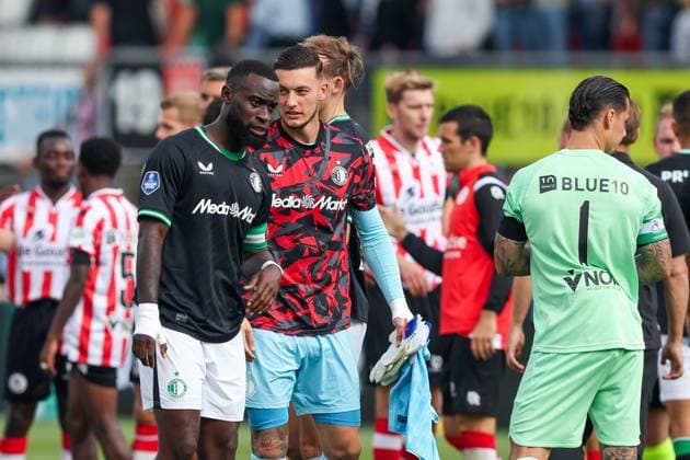 2024-08-25 Sparta Rotterdam v Feyenoord - Dutch Eredivisie ROTTERDAM, NETHERLANDS - AUGUST 25: Goalkeeper Justin Bijlow of Feyenoord and Lutsharel Geertruida of Feyenoord during the Dutch Eredivisie match between Sparta Rotterdam and Feyenoord at Sparta-stadion Het Kasteel on August 25, 2024 in Rotterdam, Netherlands. (Photo by Hans van der Valk BSR Agency) Rotterdam Netherlands Content not available for redistribution in The Netherlands directly or indirectly through any third parties. Copyright: xBSRxAgencyx