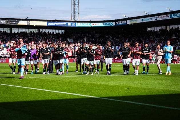 Eredivisie: Sparta Rotterdam v Feyenoord Rotterdam - Goalkeeper Justin Bijlow of Feyenoord, Anis Hadj Moussa of Feyenoord, Ondrej Lingr of Feyenoord, Gijs Smal of Feyenoord, Lutsharel Geertruida of Feyenoord, Goalkeeper Mikki van Sas of Feyenoord, Igor Paixao of Feyenoord, Givairo Read of Feyenoord, Chris-Kevin Nadje of Feyenoord, Santiago Gimenez of Feyenoord, Jeyland Mitchell of Feyenoord, Julian Carranza of Feyenoord, Ayase Ueda of Feyenoord, Goalkeeper Timon Wellenreuther of Feyenoord during the third match of the Eredivisie season 2024 2025. The match is set between Sparta Rotterdam and Feyenoord at Het Kasteel on 25 August 2024 in Rotterdam, The Netherlands. Copyright: xYannickxVerhoevenx