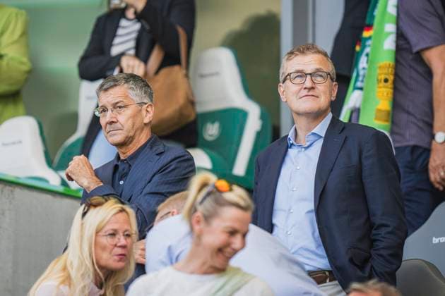 Herbert Hainer FC Bayern Muenchen, President , Jan Christian Dresen FC Bayern Muenchen, Chairman GER, VfL Wolfsburg vs FC Bayern Muenchen, Football, 1 Bundesliga, Matchday 01, Season 2024 2025, 25 08 2024 DFL REGULATES PROHIBIT ANY USE OF PHOTOGRAPHS AS IMAGE SEQUENCES AND OR QUASI VIDEO VfL Wolfsburg vs FC Bayern Muenchen, Football, 1 Bundesliga, Matchday 01, Season 2024 2025, 25 08 2024 Wolfsburg Copyright: xEibner-Pressefoto FabioxDeinertx EP_FDT
