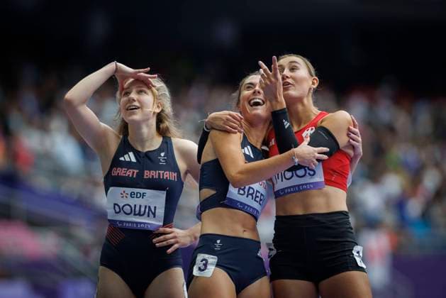Paralympics Para Athletics Paris, 31 08 24 MOOS Nele T38 GER Para Athletics , BREEN Olivia GB and DOWN Maddie GB , Paralympics Para Athletics on 31 08 24 at the Stade de France in Paris France Copyright: xBEAUTIFULxSPORTS B.Hoffmannx