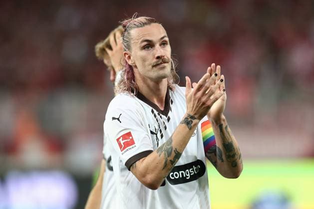 30 08 2024, xtgx, Soccer 1 Bundesliga, 1 FC Union Berlin FC St Pauli emspor, v l Jackson Irvine St Pauli, 7 Thanks the fans disappointed, disappointed, looks disappointed, disappointed DFL DFB REGULATIONS PROHIBIT ANY USE OF PHOTOGRAPHS as IMAGE SEQUENCES and or QUASI VIDEO Berlin