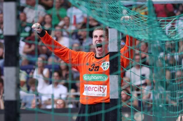 05 09 2024, xgox, Handball, Daikin HBL, TSV Hannover Burgdorf VfL Gummersbach v l Joel Birlehm Hannover, 35 cheers over held ball, defended, held, Torhueter Hannover