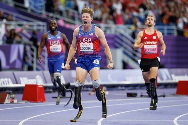 Paralympics Para Athletics Paris, 06 09 2024 GOLD WOODHALL Hunter T62 USA , 400m, SILVER FLOORS Johannes T62 GER Para Athletics , right Paralympics Para Athletics on 06 09 2024 at the Stade de France in Paris France Copyright: xBEAUTIFULxSPORTS AxelxKohringx