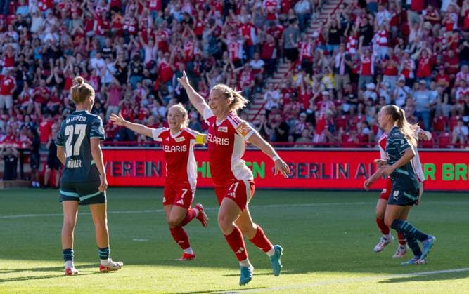 Soccer, Women, Season 2024 2025, DFB Cup 2 Round , 1 FC Union Berlin RB Leipzig, f l Marlene Müller RB Leipzig , Lisa Heiseler 1 Women 1 FC Union , Dina Orschmann 1 Women 1 FC Union , Cheering after goal to 1 0, 08 09 2024, Copyright: xMatthiasxKochx