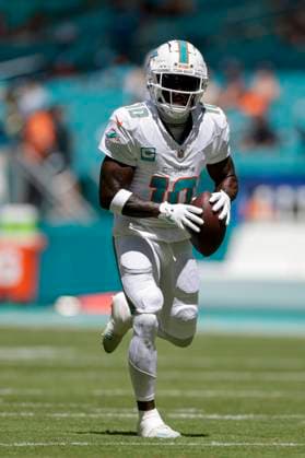 MIAMI GARDENS, FL - SEPTEMBER 08: Miami Dolphins wide receiver Tyreek Hill (10) warms up before the game between the Jacksonville Jaguars and the Miami Dolphins on September 8, 2024 at Hard Rock Stadium in Maimi Gardens, Fl. (Photo by David Rosenblum Icon Sportswire) NFL, American Football Herren, USA SEP 08 Jaguars at Dolphins EDITORIAL USE ONLY Icon240908181176