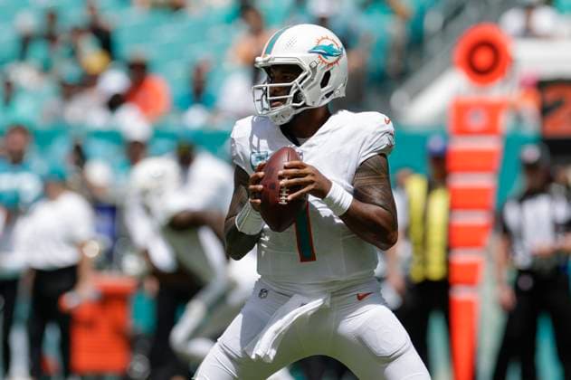MIAMI GARDENS, FL - SEPTEMBER 08: Miami Dolphins quarterback Tua Tagovailoa (1) throws a pass during the game between the Jacksonville Jaguars and the Miami Dolphins on September 8, 2024 at Hard Rock Stadium in Maimi Gardens, Fl. (Photo by David Rosenblum Icon Sportswire) NFL, American Football Herren, USA SEP 08 Jaguars at Dolphins EDITORIAL USE ONLY Icon240908181504