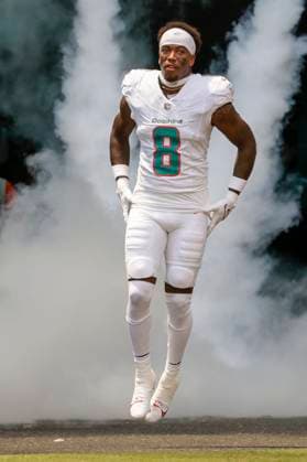 MIAMI GARDENS, FL - SEPTEMBER 08: Miami Dolphins safety Jevon Holland (8) during player intros before the game between the Jacksonville Jaguars and the Miami Dolphins on September 8, 2024 at Hard Rock Stadium in Maimi Gardens, Fl. (Photo by David Rosenblum Icon Sportswire) NFL, American Football Herren, USA SEP 08 Jaguars at Dolphins EDITORIAL USE ONLY Icon240908182177
