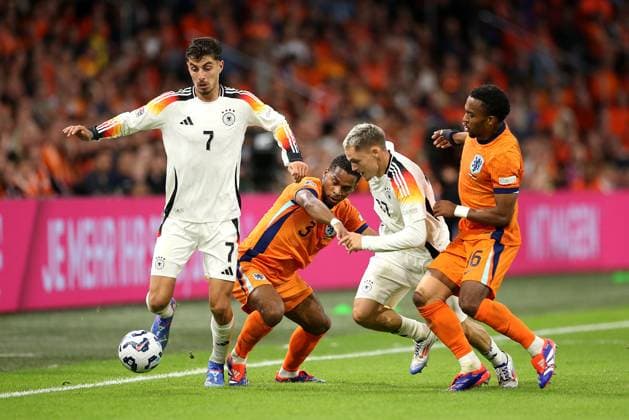 10 09 2024, Football UEFA Nations League 2024 25, Group 3, Matchday 2, Netherlands Germany, at the Johan Cruyff Arena Amsterdam L R Kai Havertz Germany v Jurrien Timber Netherlands and Florian Wirtz Germany v Quinten Timber Netherlands