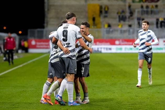 Players of SV Sandhausen SVS , cheer about the goal to 3 0, jubilation, goal celebration, celebrate the goal, goal, celebration, cheers about the goal, rejoicing, joy, rejoices, optimistic, positive, game scene, Highlight, Action, Action, 13 09 2024, Sandhausen Germany , Football, 3 Liga, SV Sandhausen Borussia Dortmund II, DFB DFL REGULATIONS PROHIBIT ANY USE OF PHOTOGRAPHS AS IMAGE SEQUENCES AND OR QUASI VIDEO xozx