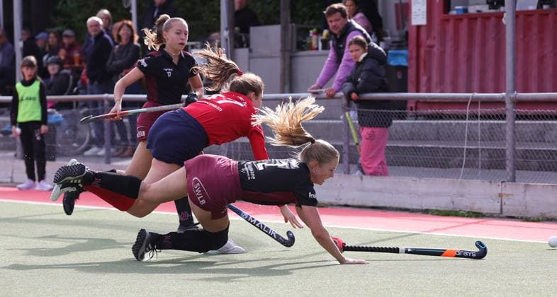 BAU 14 09 2024, Germany, Ludwigsburg , Hockey 2 Bundesliga Women, HC Ludwigsburg vs Rüsselsheimer RK, f l Viktoria Zimmermann RK , Nele Pöhler HCL