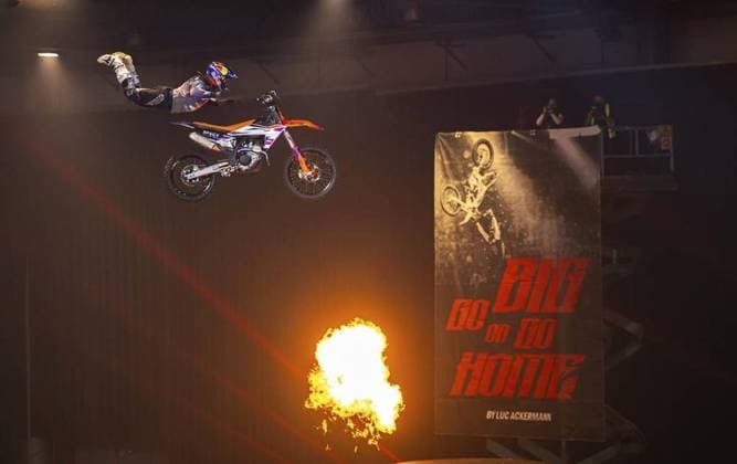 EXTREME SPORTS EVENT GO BIG OR GO HOME WITH LUC ACKERMANN AT THE ERFURT FAIR FOR EDITORIAL PURPOSES ONLY EDITORIAL USE ONLY p 14 09 2024 Erfurt Luc Ackermann, freestyle motocross rider, in the evening at the extreme sports event Go Big Or Go Home in the Erfurt exhibition hall Germany Thuringia Erfurt Copyright SaschaxFromm Copyright: SaschaxFromm doc7x6lnyxdzvp9pwmhkui ,EDITORIAL USE ONLY Copyright: SaschaxFromm