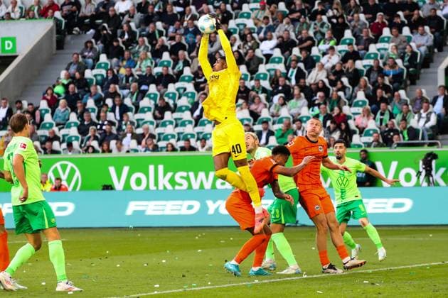 Goalkeeper Kaua Santos Eintracht Frankfurt,40 1 Soccer Bundesliga Season 2024 2025 Point Match VfL Wolfsburg vs Eintracht Frankfurt at the Volkswagen Arena in Wolfsburg Action,Soccer,Germany,Man,Men,14 09 2024