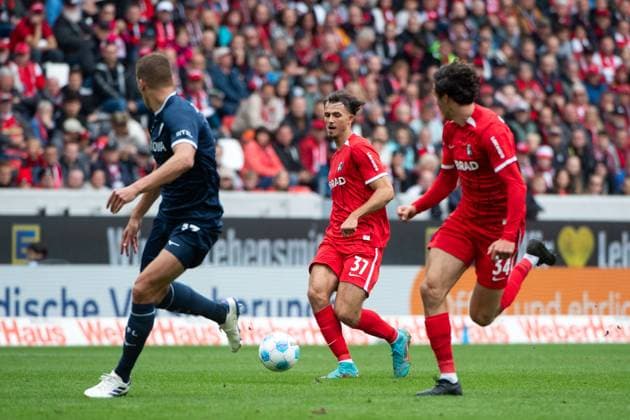 Max Rosenfelder SC Freiburg, 37 on the ball, in front Merlin Roehl SC Freiburg, 34 , Jakov Medic VfL Bochum, 13 , GER, SC Freiburg SCF vs VfL Bochum BOC , Fußball Bundesliga, 3 Spieltag, Saison 2024 2025, 14 09 2024 DFB DFL regulations prohibit any use of photographs as image sequences and or quasi video GER, SC Freiburg SCF vs VfL Bochum BOC , Fußball Bundesliga, 3 Spieltag, Saison 2024 2025, 14 09 2024 Freiburg Copyright: xEibner-Pressefoto Memmlerx EP_MMR