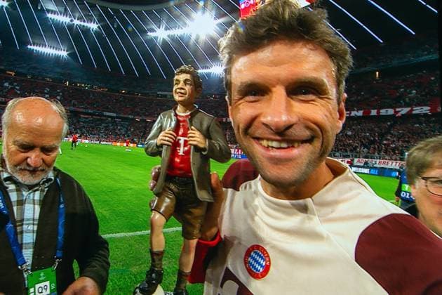 Honor Thomas Mueller FC Bayern Muenchen, 25 Scoreboard, GER, FC Bayern Muenchen vs GNK Dinamo Zagreb, Football, Champions League, 1 Matchday, Season 2024 2025, 17 09 2024, Eibner Pressefoto Sascha Walther GER, FC Bayern Muenchen vs GNK Dinamo Zagreb, Football, Champions League, 1 Matchday, Season 2024 2025, 17 09 2024 Muenchen Copyright: xEibner-Pressefotox EP_EER