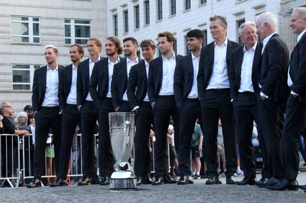 DEU, Tennis, Laver Cup, Teams, 18 09 2024, Brandenburger Tor, Berlin, DEU, Tennis, Laver Cup, Teams, in the picture Team World Team Europe Captain John McEnroe Captain Björn Borg Vice Captain Patrick McEnroe Vice Captain Thomas Enqvist Taylor Fritz Alexander Zverev Alex de Minaur Carlos Alcaraz Tommy Paul Daniil Medvedev Frances Tiafoe Casper Ruud Ben Shelton Stefanos Tsitsipas Alejandro Tabilo Rafael Nadal Foto Juergen Engler nordphoto GmbH nordphotoxGmbHx xEngler nph00076