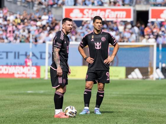 September 21, 2024, New York, New York, United States: Leo Messi (10) and Luis Suarez (9) of Inter Miami CF prepare for free kick during regular MLS, Fussball Herren, USA season match against NYCFC at Yankee stadium in New York on September 21, 2024. Game ended in draw 1 - 1 New York United States - ZUMAr339 20240921_znp_r339_008 Copyright: xLevxRadinx