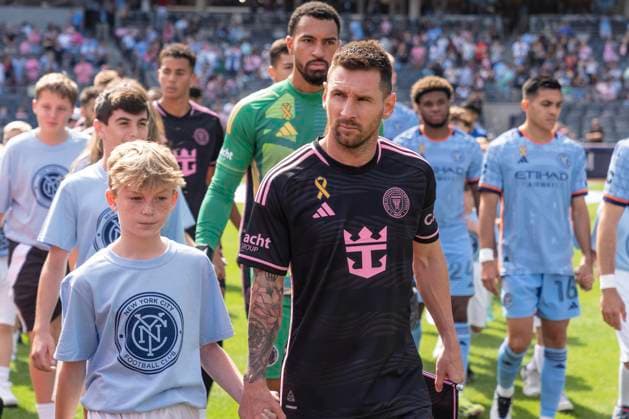September 21, 2024, New York, New York, United States: Leo Messi (10) of Inter Miami CF enter stadium before regular MLS, Fussball Herren, USA season match against NYCFC at Yankee stadium in New York on September 21, 2024. Game ended in draw 1 - 1 New York United States - ZUMAr339 20240921_znp_r339_018 Copyright: xLevxRadinx