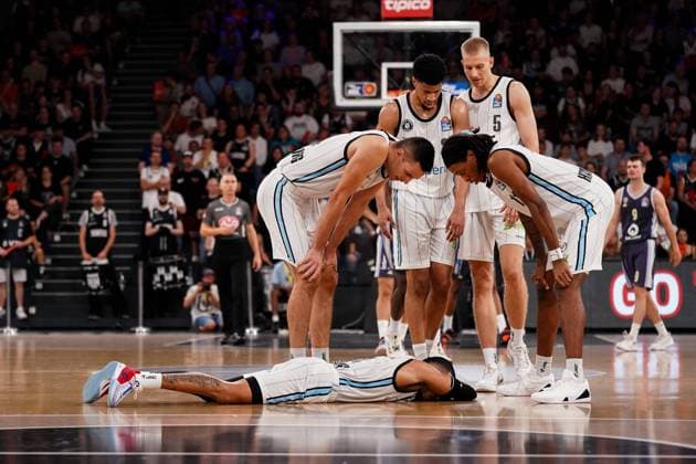 Brae Ivey Veolia Towers Hamburg, 01 on the floor after foul, GER, Veolia Towers Hamburg vs Alba Berlin, Basketball, Bundesliga, Matchday 1, Season 2024 2025, 22 09 2024 GER, Veolia Towers Hamburg vs Alba Berlin, Basketball, Bundesliga, Matchday 1, Season 2024 2025, 22 09 2024 Hamburg Copyright: xEibner-Pressefoto MaxxVincenx EP_MVN