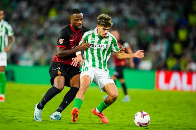 September 23, 2024, Sevilla, Sevilla, SPAIN: Abde Ezzalzouli of Real Betis and Cyle Larin of RCD Mallorca in action during the Spanish league, La Liga EA Sports, football match played between Real Betis and RCD Mallorca at Benito Villamarin stadium on September 23, 2024, in Sevilla, Spain. Sevilla SPAIN - ZUMAa181 20240923_zaa_a181_141 Copyright: xJoaquinxCorcherox
