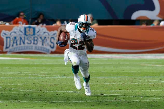 NFL, American Football Herren, USA Jaguars vs Dolphins DEC 16 December 16, 2012: Reggie Bush 22 of the Miami Dolphins in action during the NFL football game between the Miami Dolphins and Jacksonville Jaguars at Sun Life Stadium in Miami Gardens FL. The Dolphins defeated the Jaguars 24-3. Miami Gardens FL U.S. EDITORIAL USE ONLY Copyright: xx ZUMA-20121216_zaf_cd5_098.jpg JCxRidleyx csmphoto689229