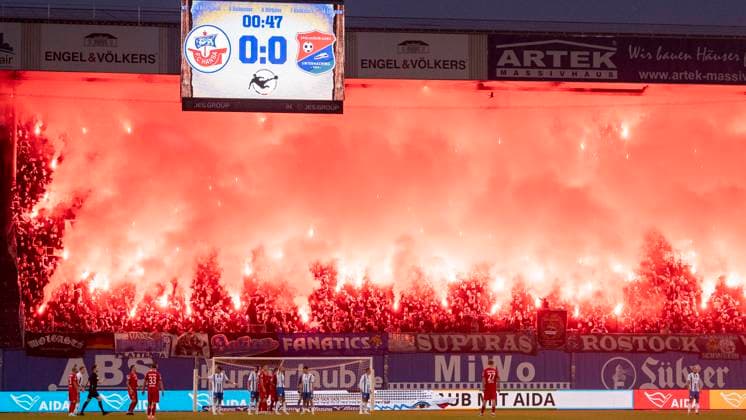 24 09 2024, Football, GER, Men, 3 League, DFL, Matchday 7, FC Hansa Rostock SpVgg Unterhaching FC Hansa Rostock fans set off pyro flares Rostock Ostseestadion Mecklenburg-Vorpommern Germany