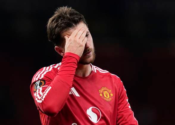 Manchester, England, 25th September 2024. Mason Mount of Manchester United, ManU dejected during the UEFA Europa League match at Old Trafford, Manchester. Picture credit should read: Andrew Yates Sportimage EDITORIAL USE ONLY. No use with unauthorised audio, video, data, fixture lists, club league logos or live services. Online in-match use limited to 120 images, no video emulation. No use in betting, games or single club league player publications. SPI-3332-0072