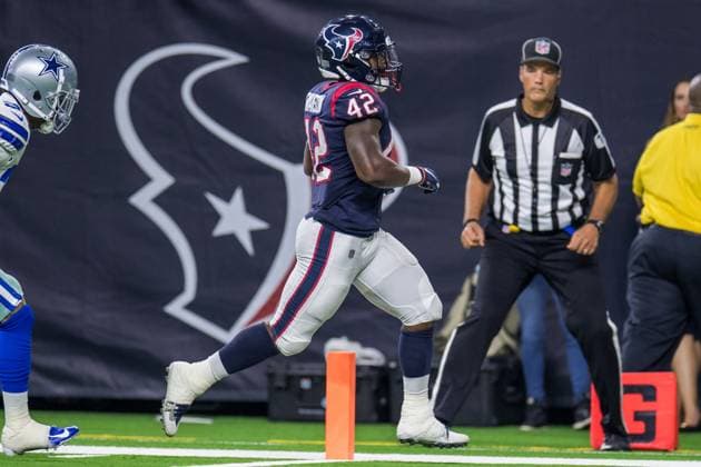 NFL, American Football Herren, USA 2018: Cowboys vs Texans AUG 30 August 30, 2018: Houston Texans running back Terry Swanson (42) runs for a touchdown during the 4th quarter of a preseason NFL football game between the Houston Texans and the Dallas Cowboys at NRG Stadium in Houston, TX. The Texans won the game 14 to 6...Trask Smith CSM Houston TX U.S. EDITORIAL USE ONLY Copyright: xx ZUMA-20180830_zaf_c04_117.jpg TraskxSmithx csmphototwo422678