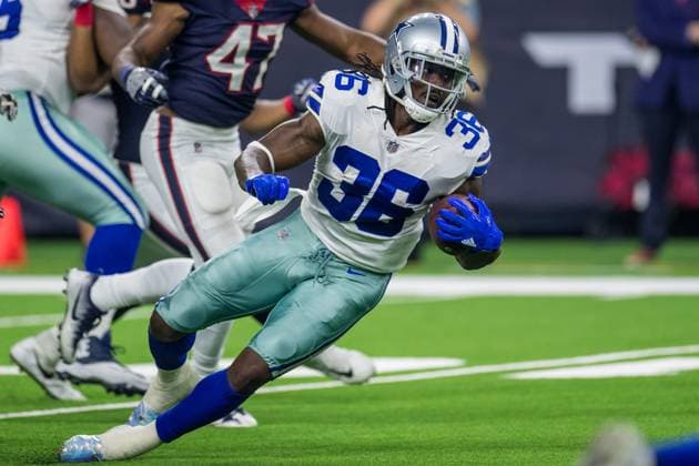 NFL, American Football Herren, USA 2018: Cowboys vs Texans AUG 30 August 30, 2018: Dallas Cowboys running back Bo Scarbrough (36) carries the ball during the 2nd quarter of a preseason NFL football game between the Houston Texans and the Dallas Cowboys at NRG Stadium in Houston, TX. The Texans won the game 14 to 6...Trask Smith CSM Houston TX U.S. EDITORIAL USE ONLY Copyright: xx ZUMA-20180830_zaf_c04_174.jpg TraskxSmithx csmphototwo422925