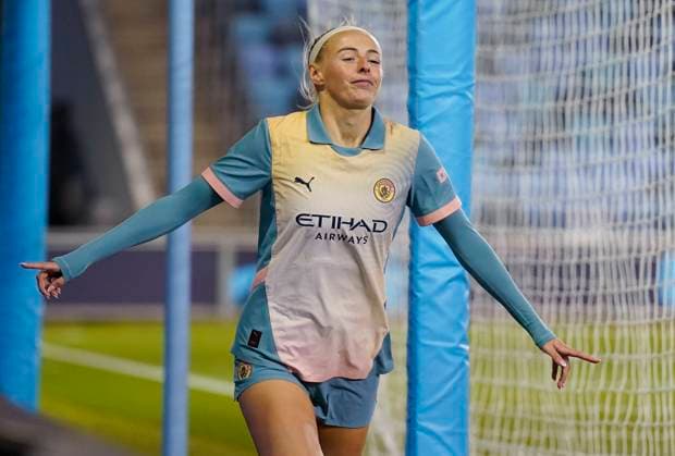 Manchester, England, 26th September 2024. Chloe Kelly of Manchester City celebrates after scoring the opening goal during the UEFA Womens Champions League match at the Academy Stadium, Manchester. Picture credit should read: Andrew Yates Sportimage EDITORIAL USE ONLY. No use with unauthorised audio, video, data, fixture lists, club league logos or live services. Online in-match use limited to 120 images, no video emulation. No use in betting, games or single club league player publications. SPI-3335-0019